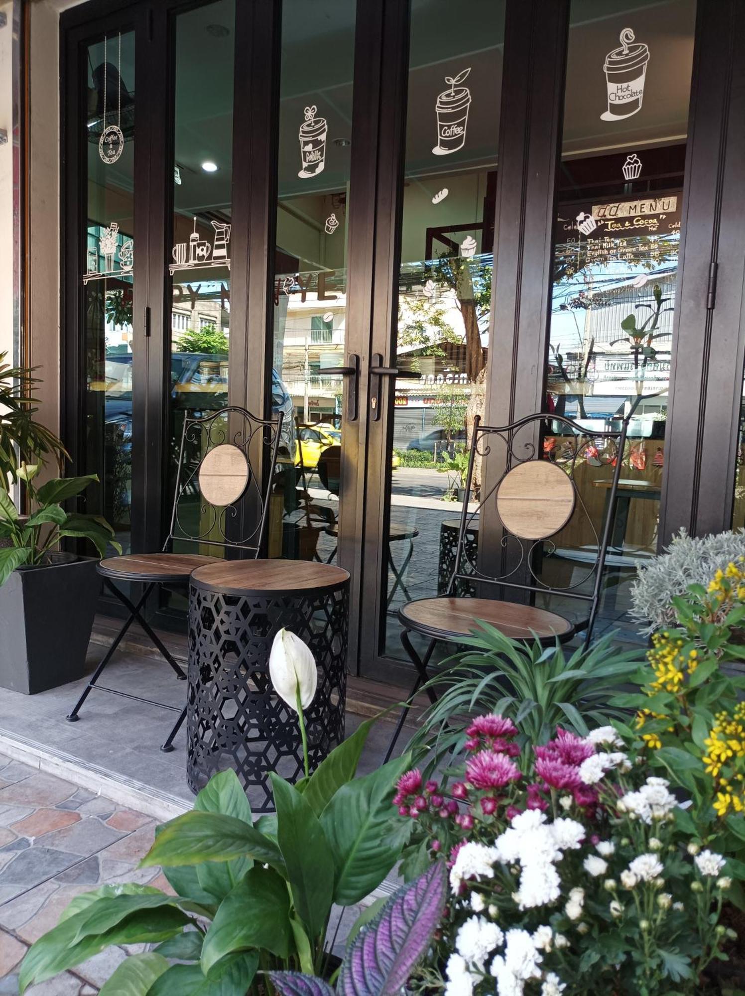 Double D Rooms & Cafe Bangkok Exterior photo