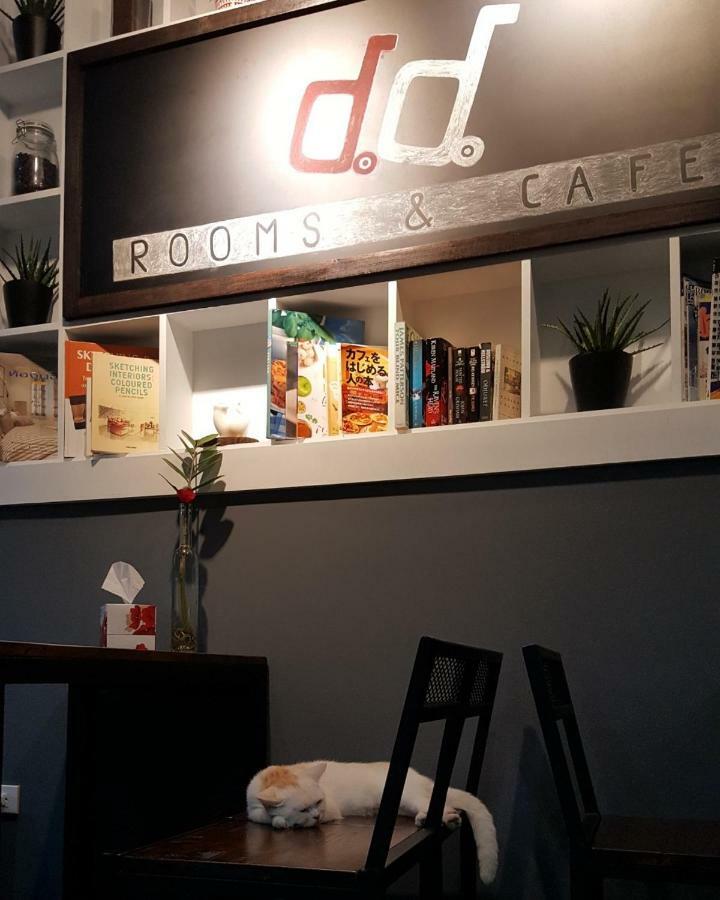 Double D Rooms & Cafe Bangkok Exterior photo